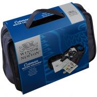 Набор акварели COTMAN TRAVEL BAG 14цв.(полукюветы)+аксессуары в сумке от Winsor&Newton по 7 092.00 руб Набор акварели COTMAN TRAVEL BAG 14цв.(полукюветы)+аксессуары в сумке по 7 092.00 руб от Winsor&Newton